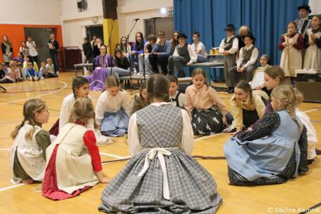 Otroci Osnovne šole Marije Vere Mi smo svet, mi smo otroci (77)